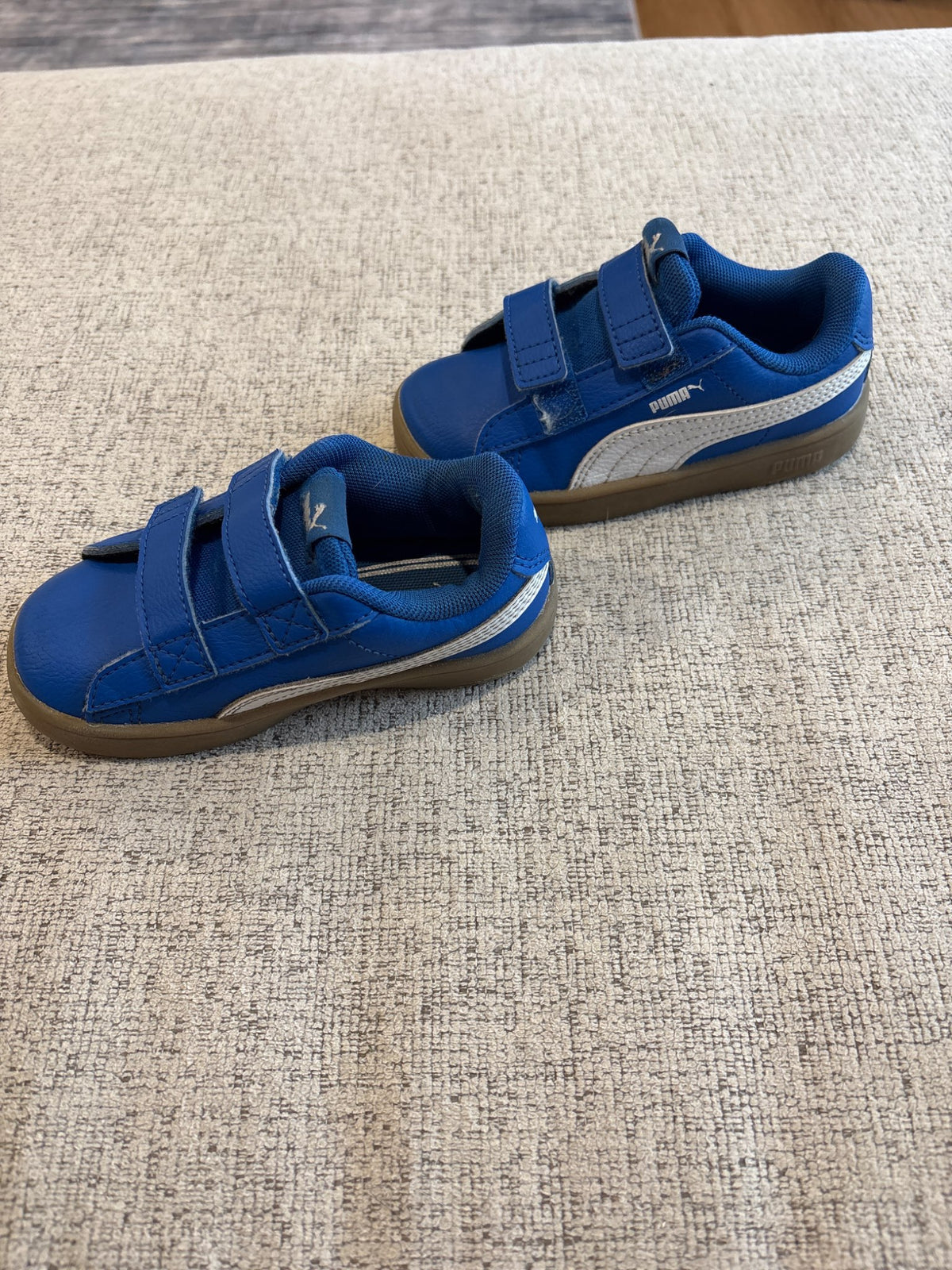 Size 9 Velcro pumas, Shoes 9 (Toddler:2-4yr)
