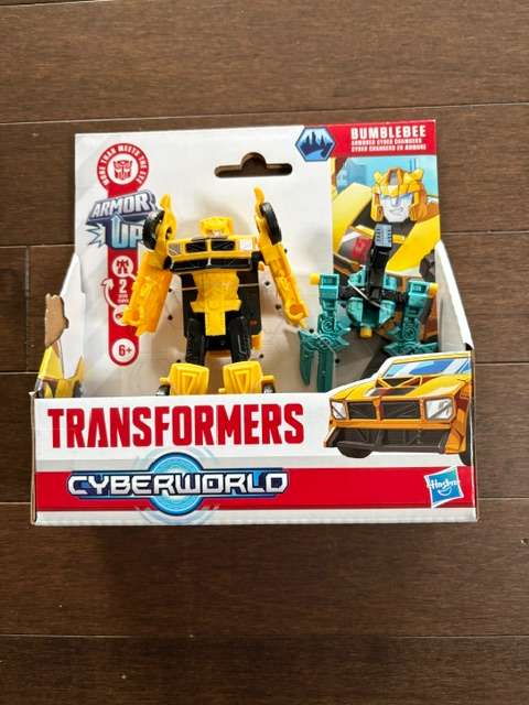 NEW Hasbro Transformers Cyberworld Armored Cyber Changers Bumblebee