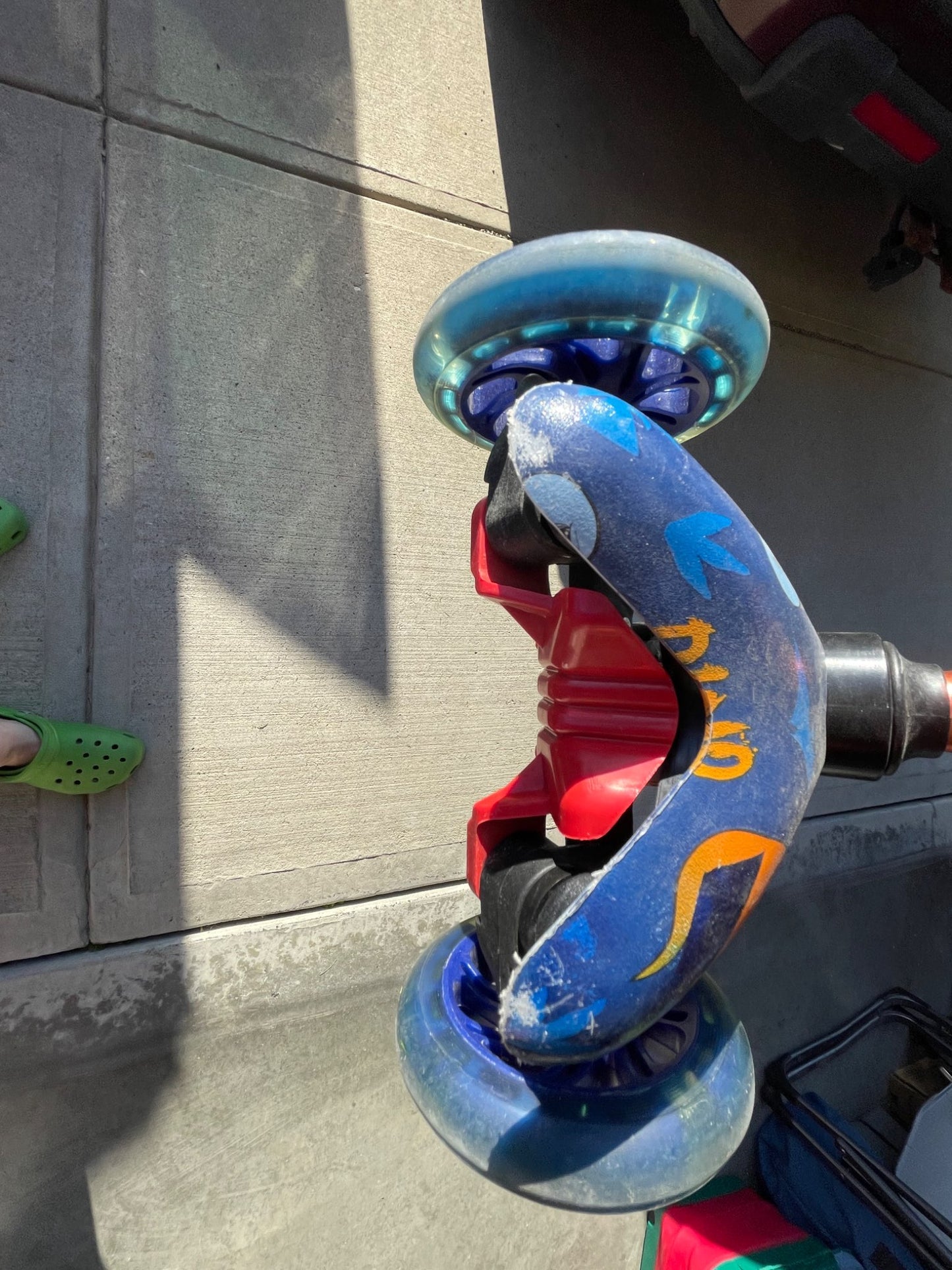Kids 3 Wheel Scooter, Dinosaur theme