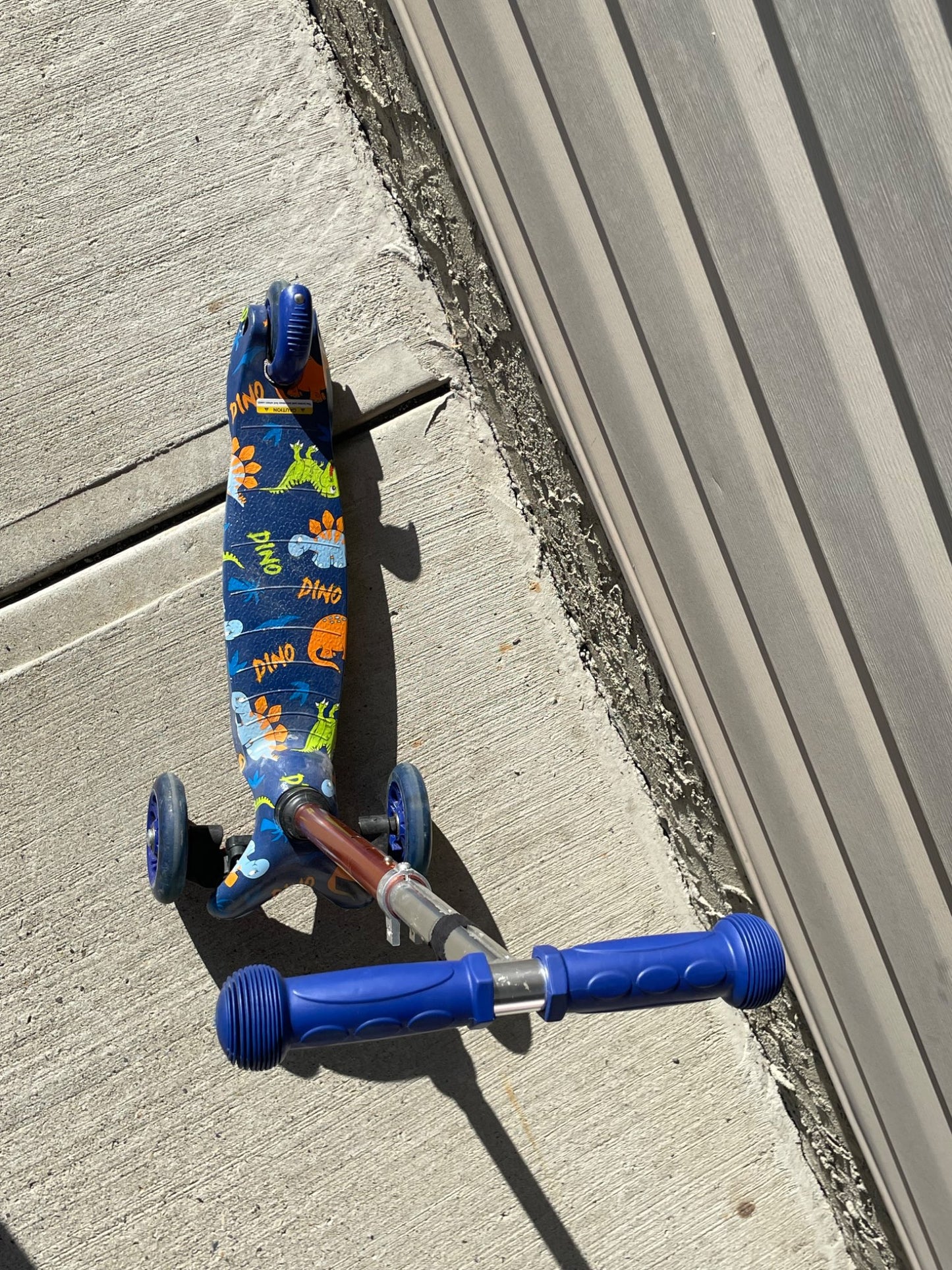 Kids 3 Wheel Scooter, Dinosaur theme