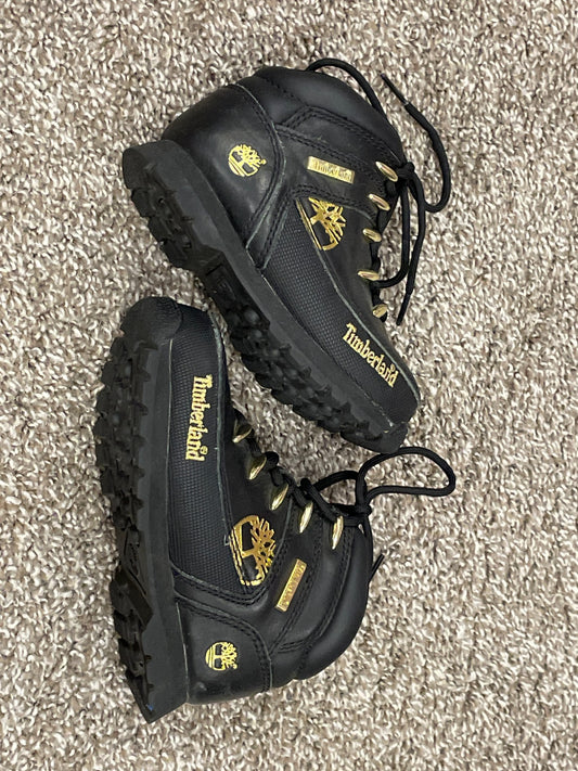 Kids Black Timberland Boots with Gold Accents, Excellent Used Condition (EUC), Size 9.5 , Shoes 9.5 (Toddler:2-4yr)