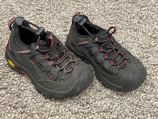 Black Keen Hiking Shoes / Sneakers, size 8, Very Good Used Condition (VGUC), Shoes 8 (Toddler:2-4yr)