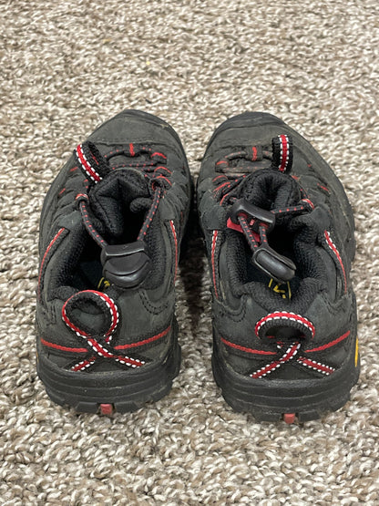 Black Keen Hiking Shoes / Sneakers, size 8, Very Good Used Condition (VGUC), Shoes 8 (Toddler:2-4yr)