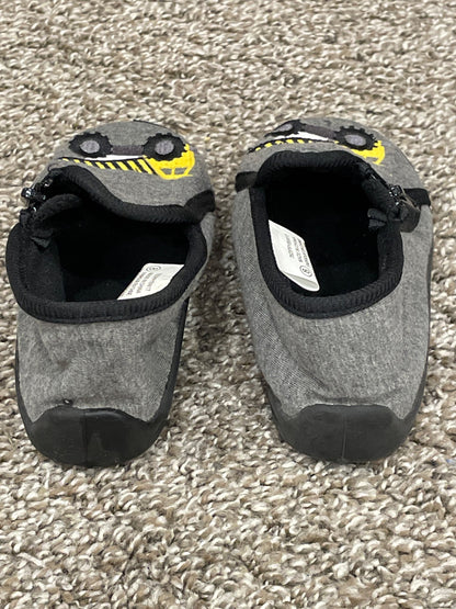 Boys Construction Slippers, size 8, Very Good Used Condition (VGUC), Shoes 8 (Toddler:2-4yr)