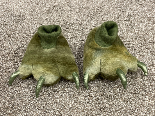 Boys Green Dinosaur Feet Slippers, Size 18-24 mos, Excellent Uses Condition (EUC), Shoes 5.5 (Walkers:12-24 mth)