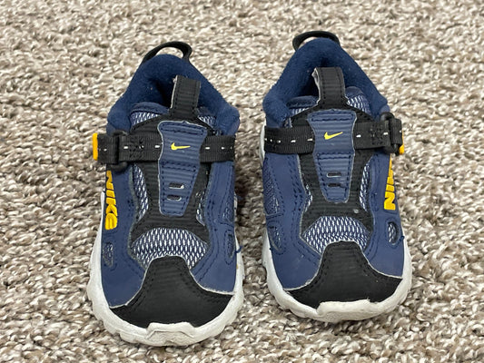 Boys Toddler Nike Running Shoes / Sneakers, size 4.5, Excellent Used Condition (EUC), Shoes 4.5 (Walkers:12-24 mth)