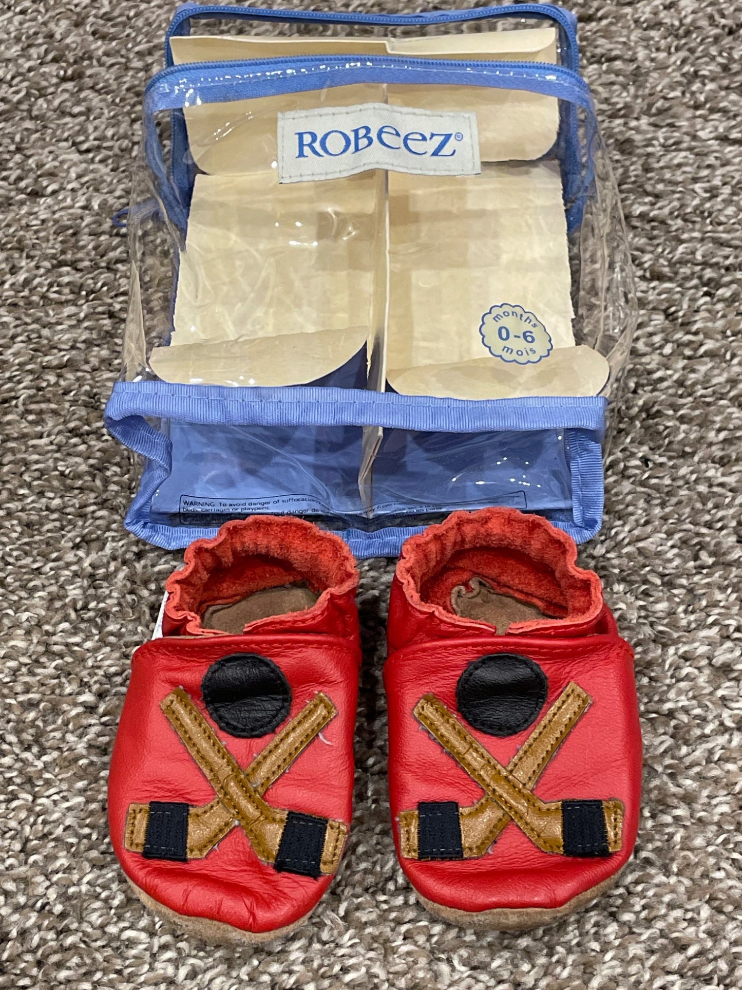 Robeez, Red Hockey Shoes / Slippers, Size 0-6 mos, Very Good Used Condition (VCUG), Shoes 0 (Baby: 0-12 mth)