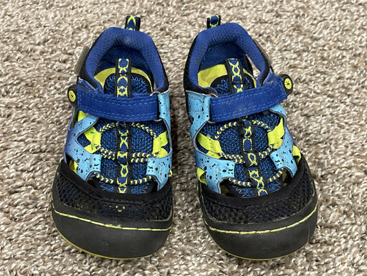 Boys Jambu Water Ready Sandals, Size 8, Very Good Used Condition (VGUC) , Shoes 8 (Toddler:2-4yr)