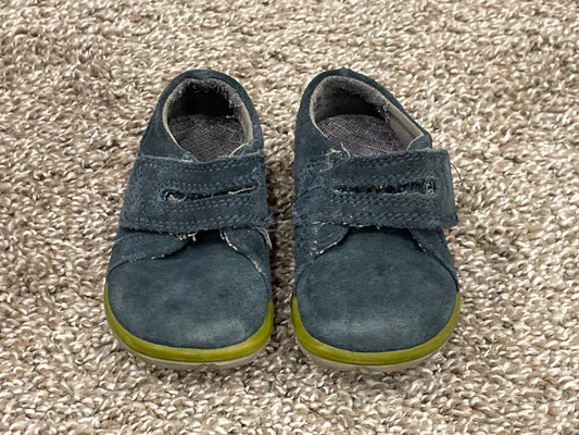 Boys Bogs Blue Shoes, Size 4, Very Good Used Condition (VGUC), Shoes 4 (Baby: 0-12 mth)