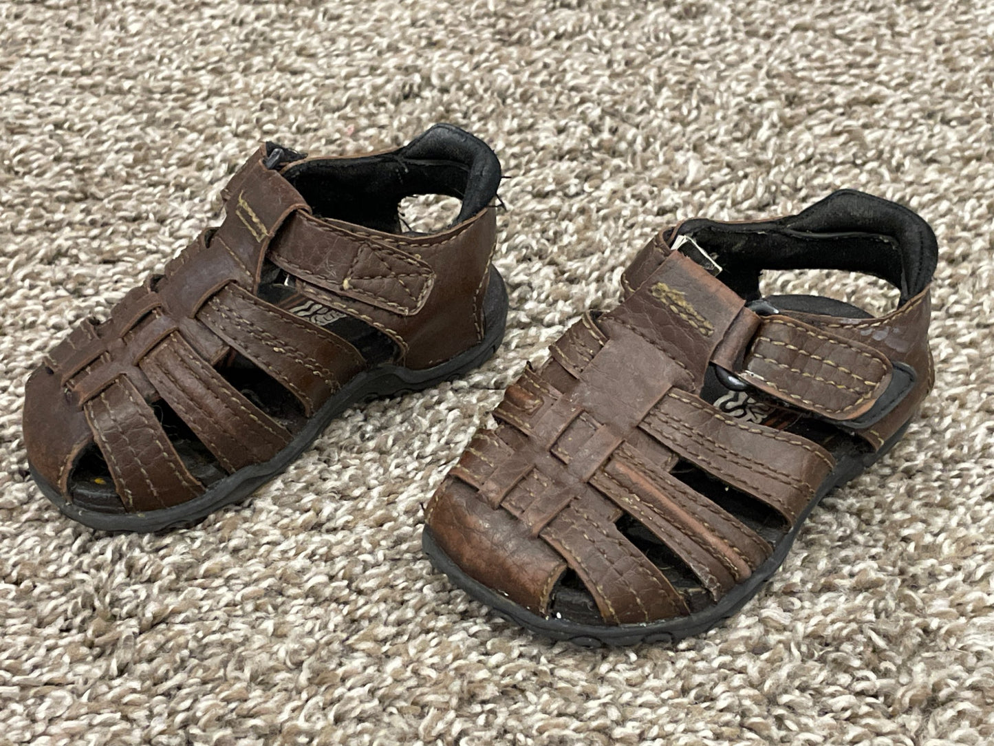 Boys Teeny Toes, Brown Sandals, Size 4, Very Good Used  Condition (VGUC), Shoes 4 (Baby: 0-12 mth)