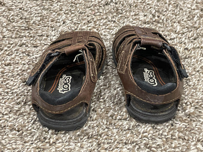 Boys Teeny Toes, Brown Sandals, Size 4, Very Good Used  Condition (VGUC), Shoes 4 (Baby: 0-12 mth)