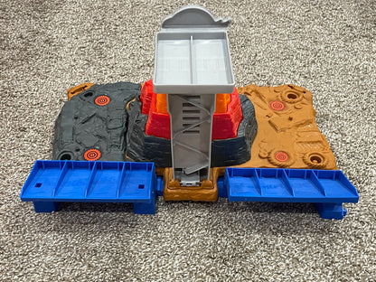 Hotwheels Monster Truck Arena Smashers Ultimate Crush Yard, Very Good Used Condition