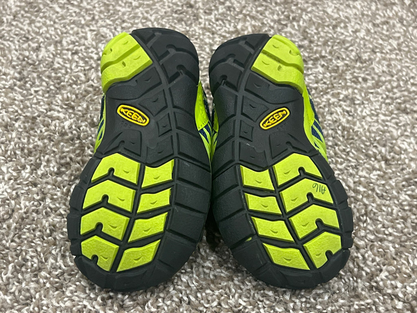 Boys, Keen Hiking Running Shoes, size 8, EUC, Shoes 8 (Toddler:2-4yr)