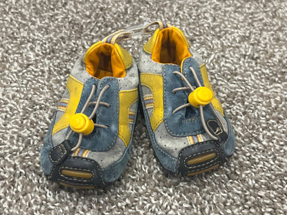 Baby Boys First Shoes by Clarks, size 2.5, VGUC, Shoes 2.5 (Baby: 0-12 mth)