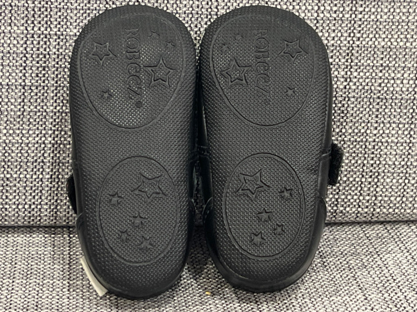Robeez, black soft shoes, size 4, EUC, Shoes 4 (Baby: 0-12 mth)