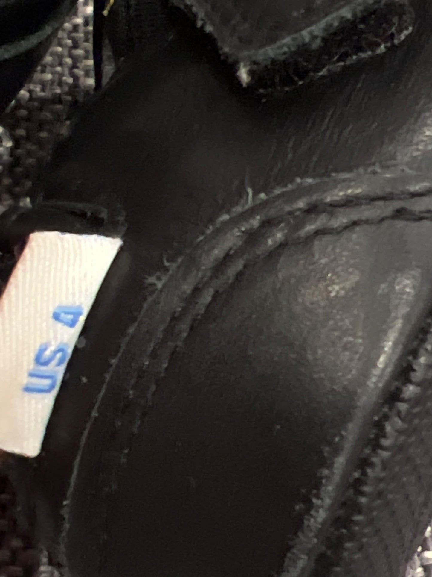 Robeez, black soft shoes, size 4, EUC, Shoes 4 (Baby: 0-12 mth)