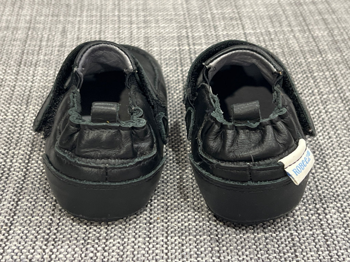 Robeez, black soft shoes, size 4, EUC, Shoes 4 (Baby: 0-12 mth)