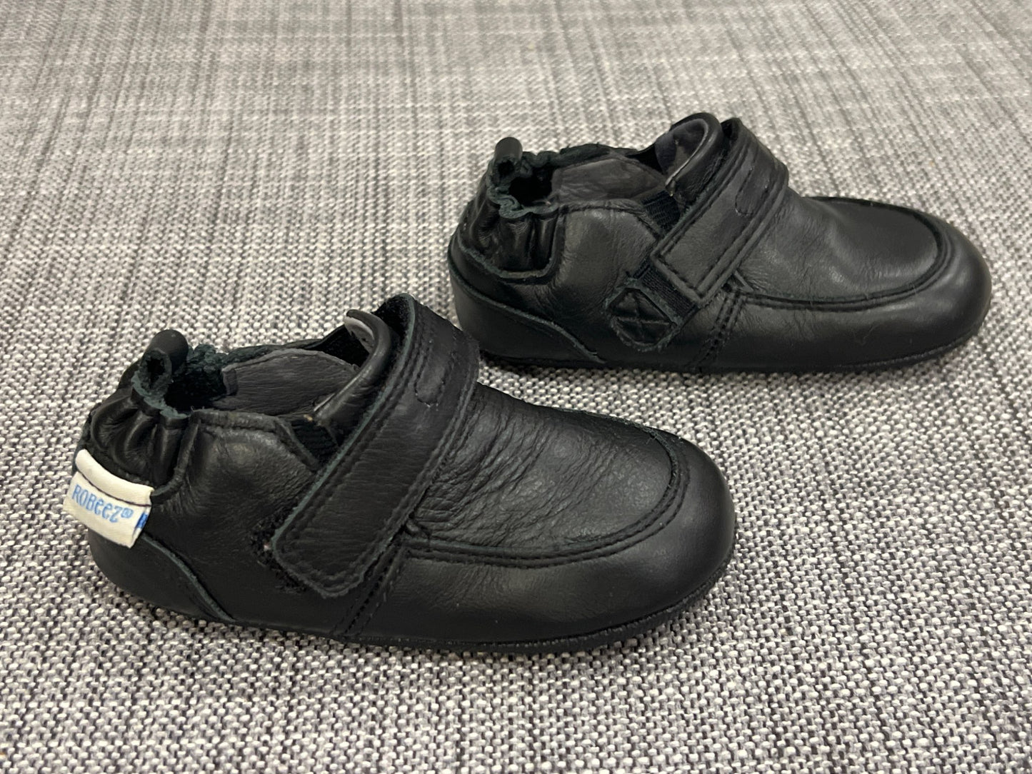 Robeez, black soft shoes, size 4, EUC, Shoes 4 (Baby: 0-12 mth)
