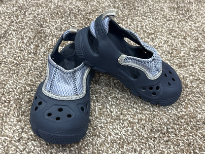 Boys, Croc Slip on Sandal Water Shoes, Size 8/9, VGUC, Shoes 8 (Toddler:2-4yr)