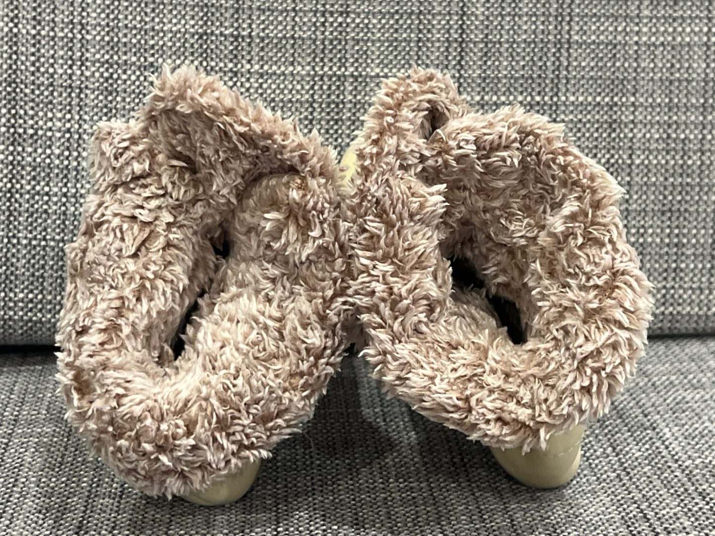 Off-white Robeez Soft Sole Boots with Sherpa Lining, size 12-18 mos, EUC, Shoes 4.5 (Walkers:12-24 mth)