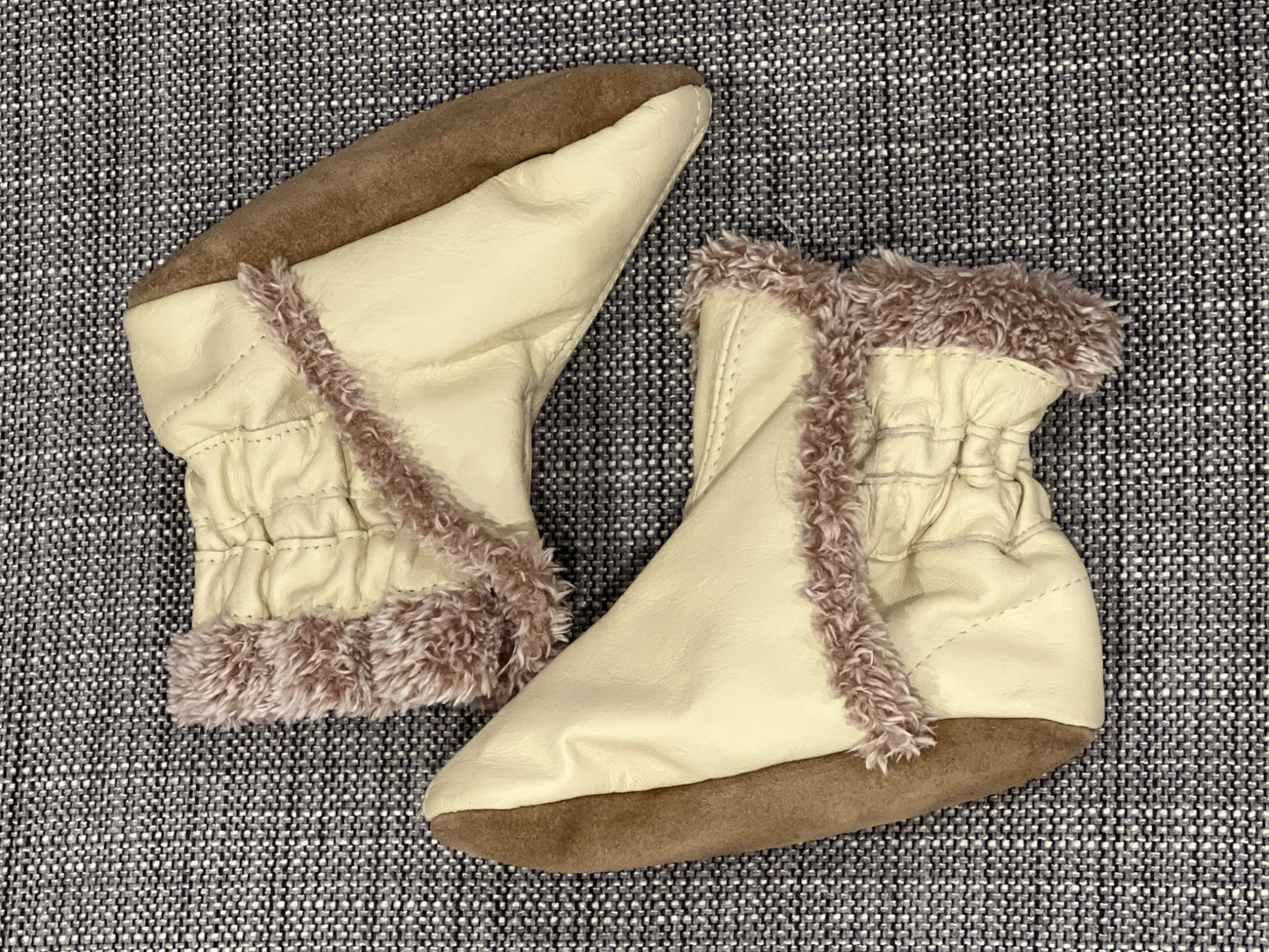 Off-white Robeez Soft Sole Boots with Sherpa Lining, size 12-18 mos, EUC, Shoes 4.5 (Walkers:12-24 mth)