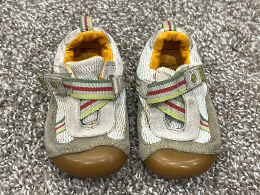 Clark’s First Shoes, size 4, VGUC, Gender Neutral, Shoes 4 (Baby: 0-12 mth)