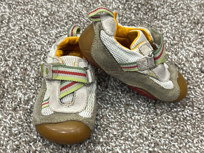Clark’s First Shoes, size 4, VGUC, Gender Neutral, Shoes 4 (Baby: 0-12 mth)