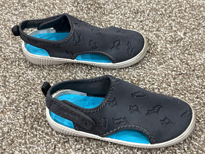 Boys, Carter’s Shark Water Shoes Sandals, size 11, VGUC, Shoes 11 (Toddler:2-4yr)