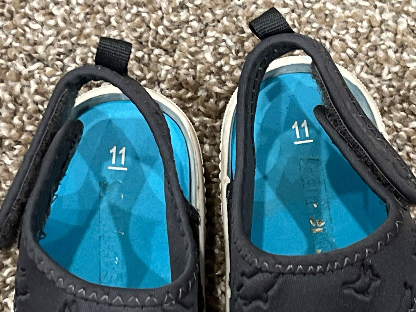 Carter’s Shark Water Shoes Sandals, size 11, VGUC, Shoes 11 (Toddler:2-4yr)