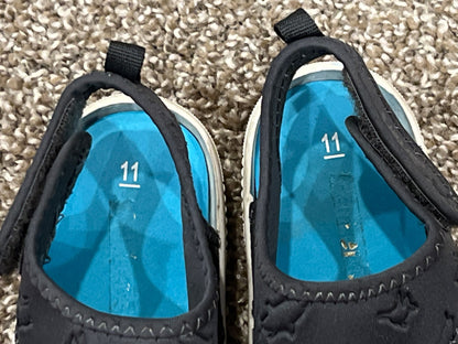Carter’s Shark Water Shoes Sandals, size 11, VGUC, Shoes 11 (Toddler:2-4yr)