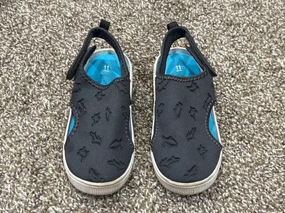Boys, Carter’s Shark Water Shoes Sandals, size 11, VGUC, Shoes 11 (Toddler:2-4yr)