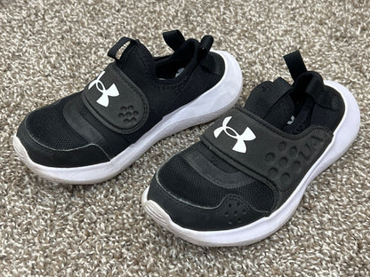 Boys, Black, Under Armour Running Shoes Sneakers, size 11, VGUC, Shoes 11 (Toddler:2-4yr)