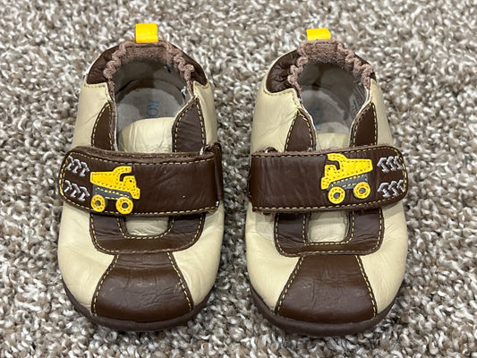 Robeez boys Construction shoes, size 12-16 mos, VGUC, Shoes 4 (Baby: 0-12 mth)