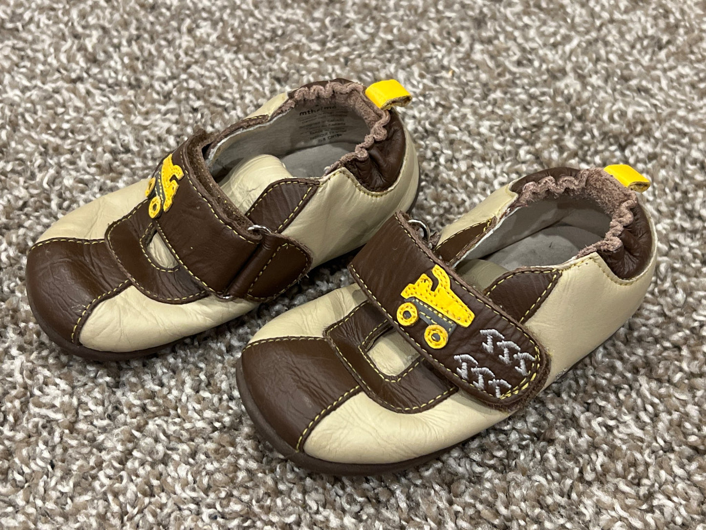 Robeez boys Construction shoes, size 12-16 mos, VGUC, Shoes 4 (Baby: 0-12 mth)