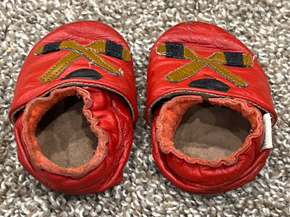 Robeez, Red Hockey, soft sole shoes, size 6-12 mos, VGUC, Shoes 2.5 (Baby: 0-12 mth)
