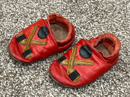 Robeez, Red Hockey, soft sole shoes, size 6-12 mos, VGUC, Shoes 2.5 (Baby: 0-12 mth)