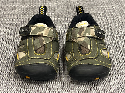 Boys Clarks Camouflage Running Shoes Sneakers, size 4T-4.5T, VGUC, MSRP: £39 (~$90 Cdn), Shoes 4 (Baby: 0-12 mth)