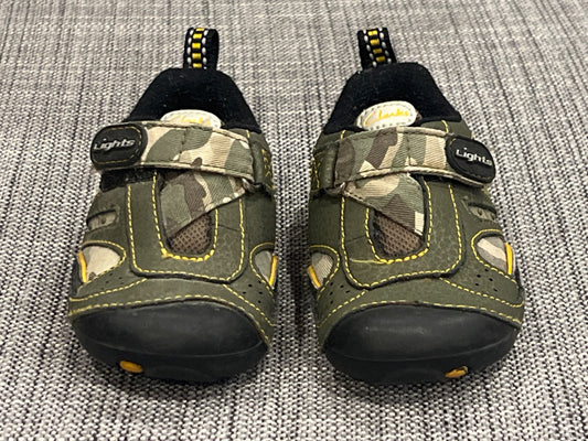 Boys Clarks Camouflage Running Shoes Sneakers, size 4T-4.5T, VGUC, MSRP: £39 (~$90 Cdn), Shoes 4 (Baby: 0-12 mth)