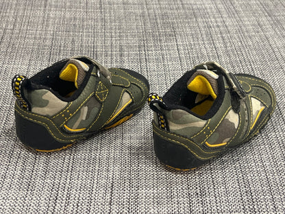 Boys Clarks Camouflage Running Shoes Sneakers, size 4T-4.5T, VGUC, MSRP: £39 (~$90 Cdn), Shoes 4 (Baby: 0-12 mth)