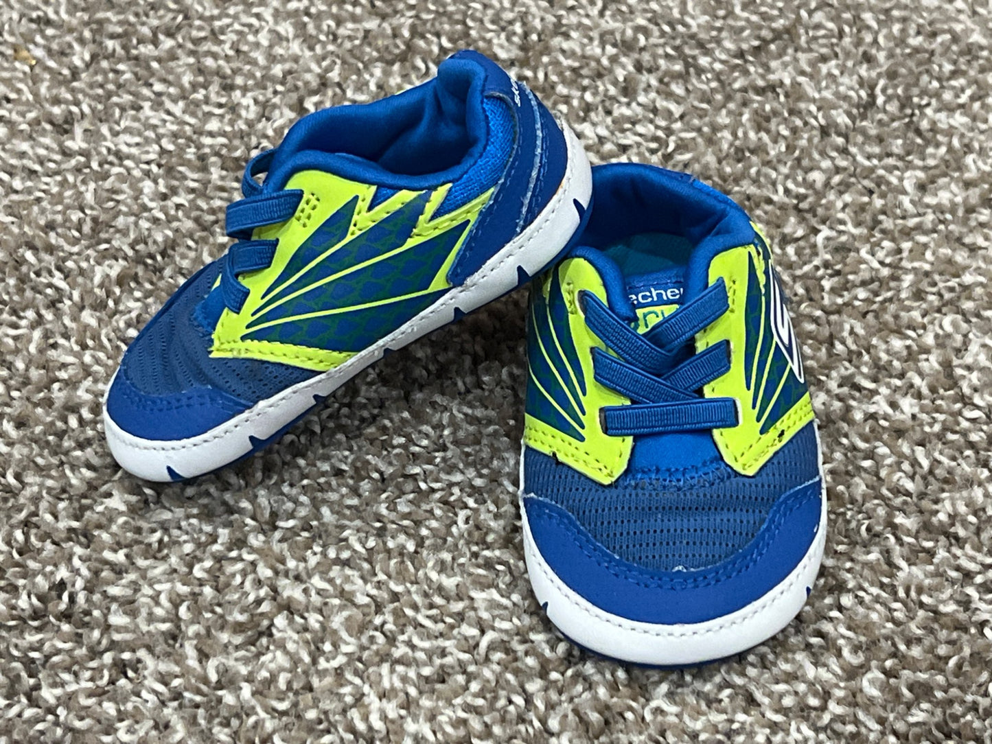 Baby boys, Skecher Crib Sneakers Running Shoes, size 2, VGUC, Shoes 2 (Baby: 0-12 mth)
