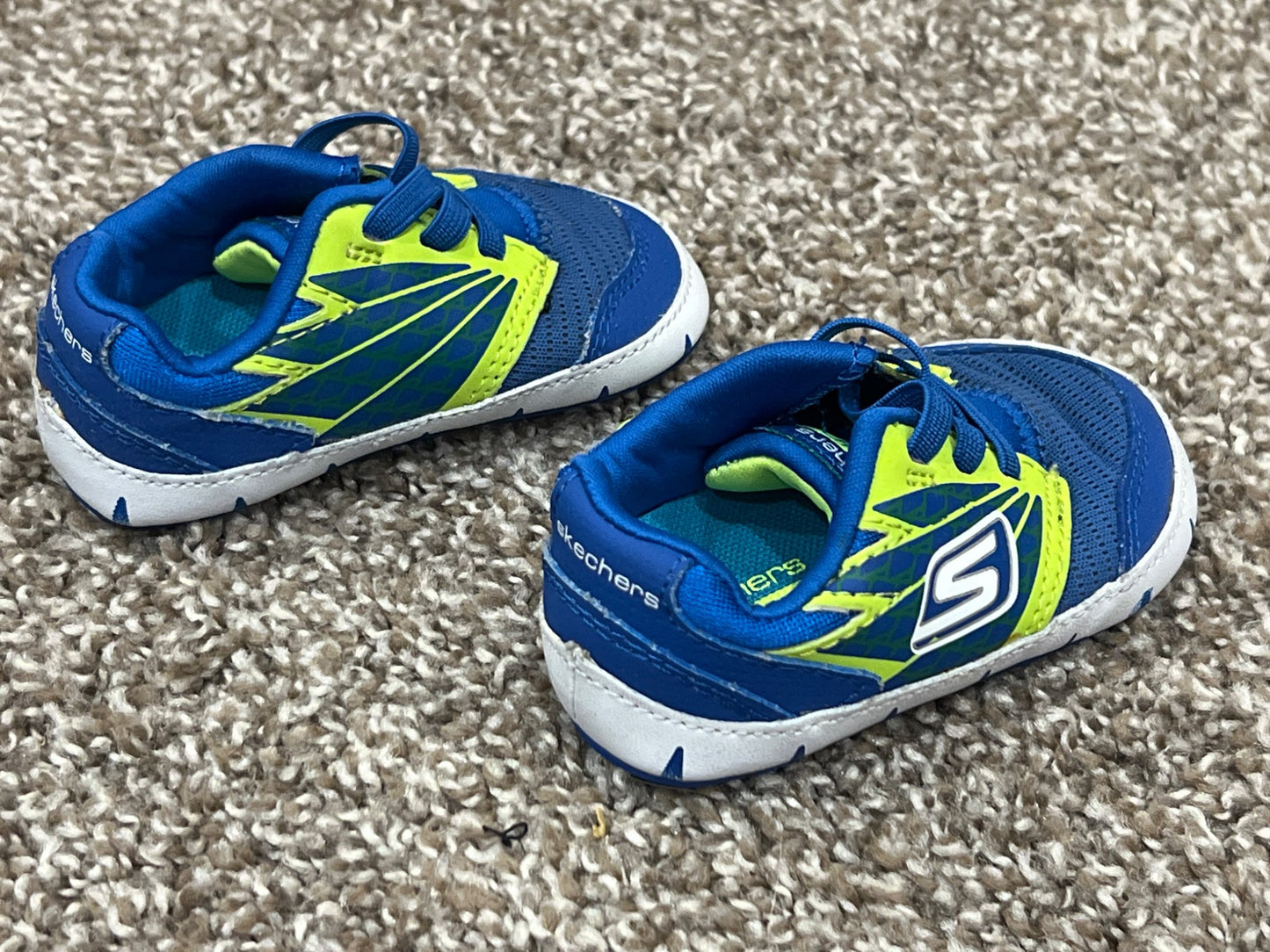 Baby boys, Skecher Crib Sneakers Running Shoes, size 2, VGUC, Shoes 2 (Baby: 0-12 mth)