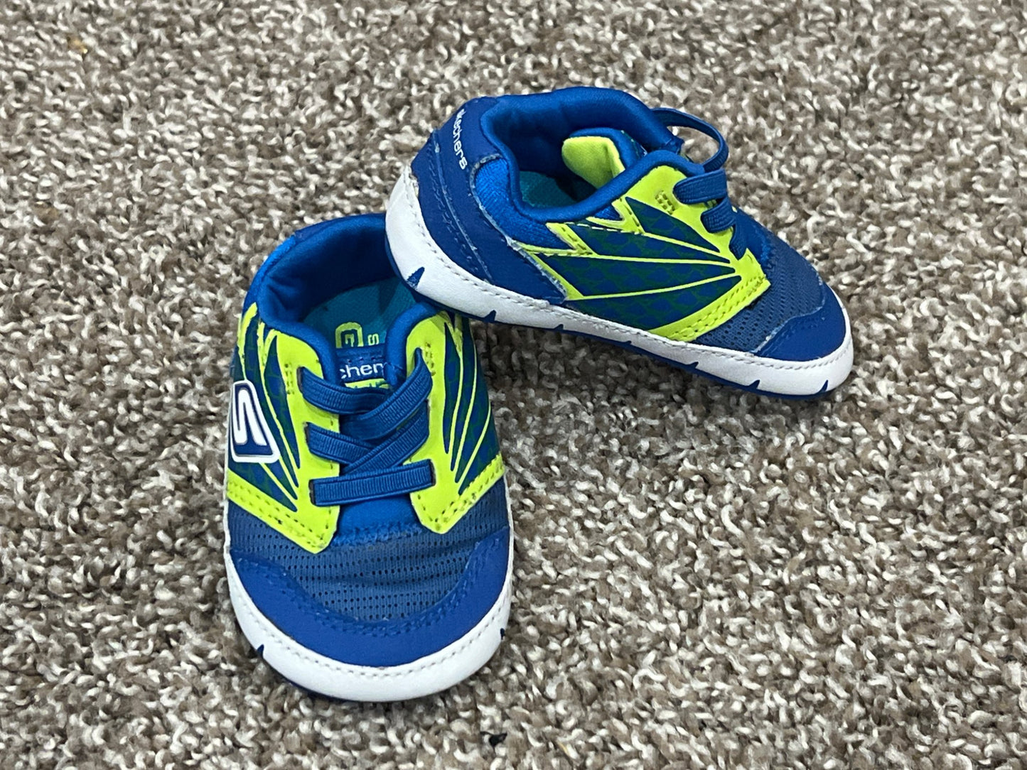 Baby boys, Skecher Crib Sneakers Running Shoes, size 2, VGUC, Shoes 2 (Baby: 0-12 mth)