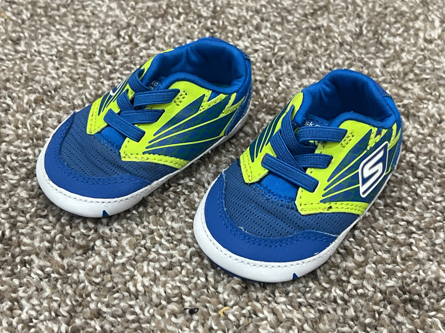 Baby boys, Skecher Crib Sneakers Running Shoes, size 2, VGUC, Shoes 2 (Baby: 0-12 mth)