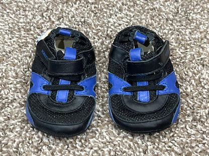 Baby Boys, Black/Blue Robeez Sneaker Crib Shoes, size 2, VGUC, Shoes 2 (Baby: 0-12 mth)