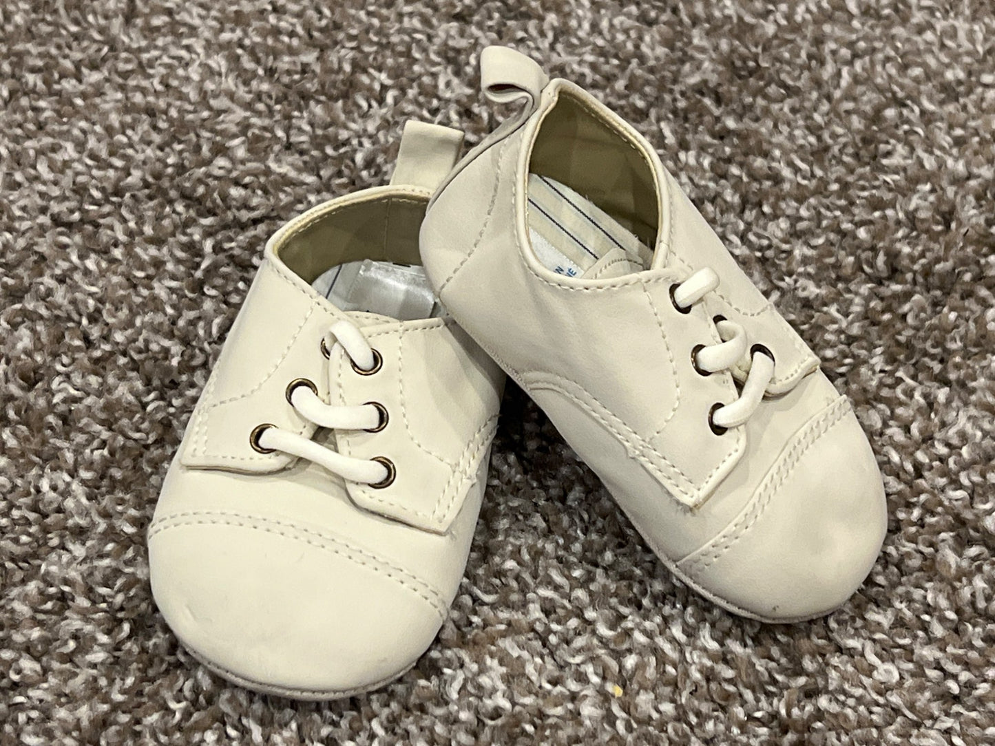 babyGAP, Off-white shoes, size 6-12 mos (Approx size 2), VGUC, Shoes 2 (Baby: 0-12 mth)