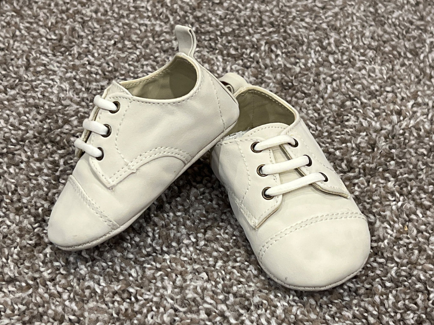 babyGAP, Off-white shoes, size 6-12 mos (Approx size 2), VGUC, Shoes 2 (Baby: 0-12 mth)