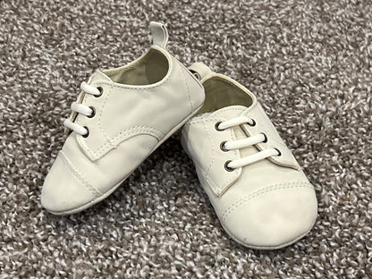 babyGAP, Off-white shoes, size 6-12 mos (Approx size 2), VGUC, Shoes 2 (Baby: 0-12 mth)