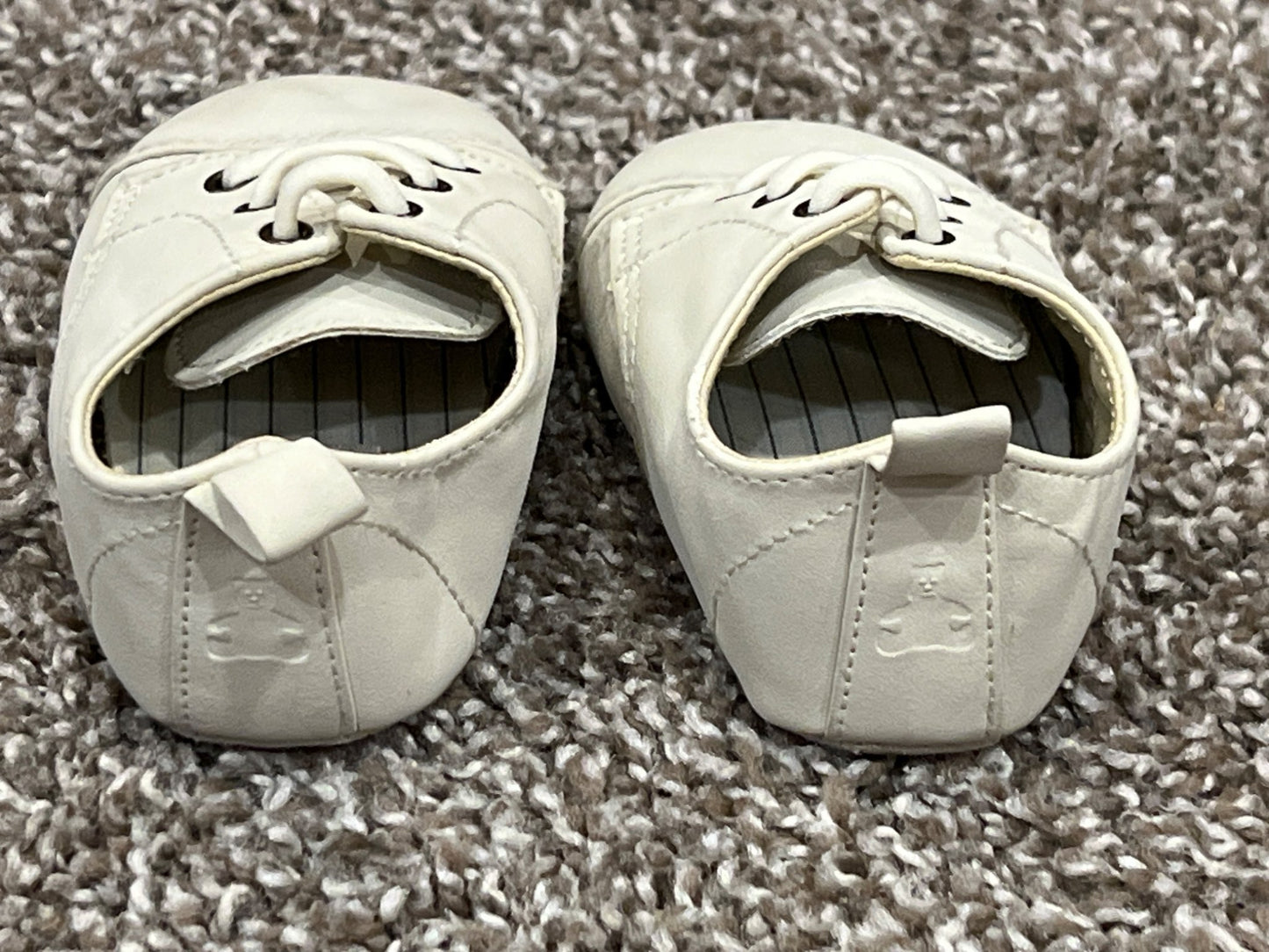 babyGAP, Off-white shoes, size 6-12 mos (Approx size 2), VGUC, Shoes 2 (Baby: 0-12 mth)