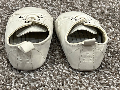babyGAP, Off-white shoes, size 6-12 mos (Approx size 2), VGUC, Shoes 2 (Baby: 0-12 mth)