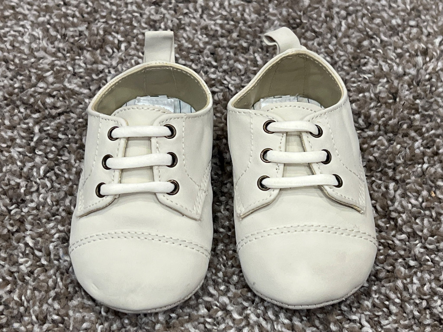 babyGAP, Off-white shoes, size 6-12 mos (Approx size 2), VGUC, Shoes 2 (Baby: 0-12 mth)